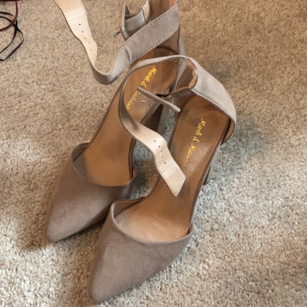 Tan heel size 8 with a thick strap